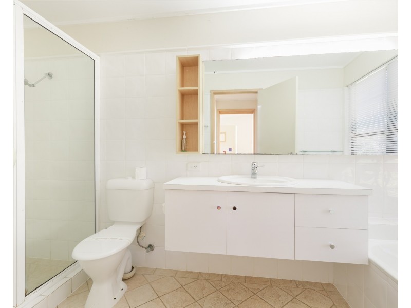 6 Roseby Court, Point Lookout QLD 4183