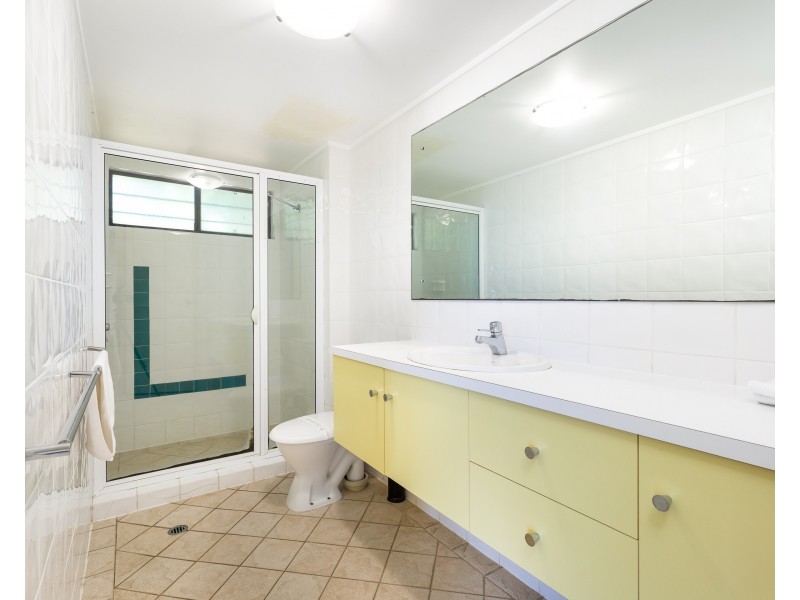 6 Roseby Court, Point Lookout QLD 4183