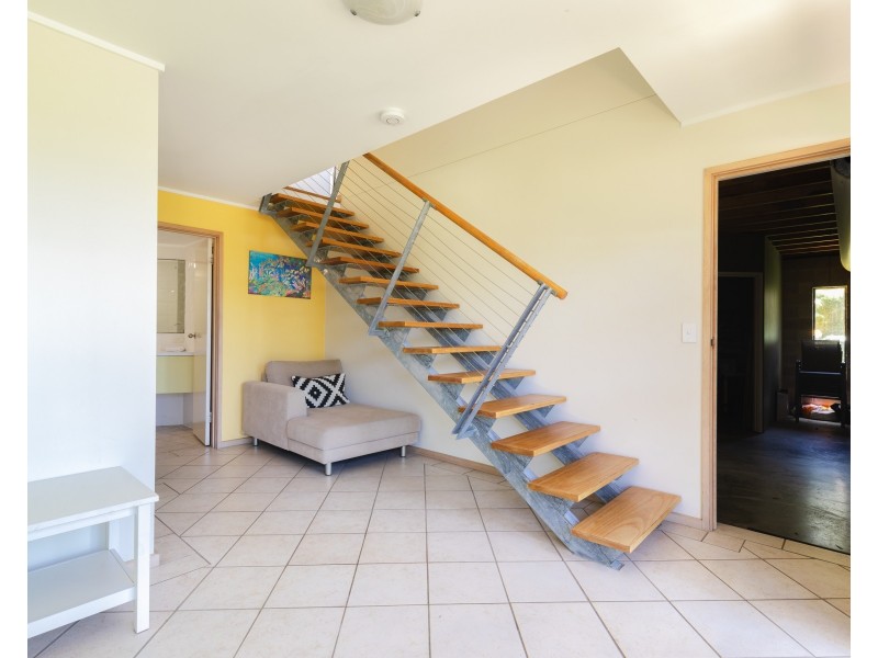 6 Roseby Court, Point Lookout QLD 4183