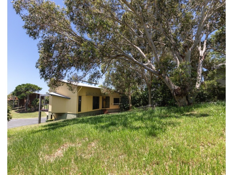 6 Roseby Court, Point Lookout QLD 4183