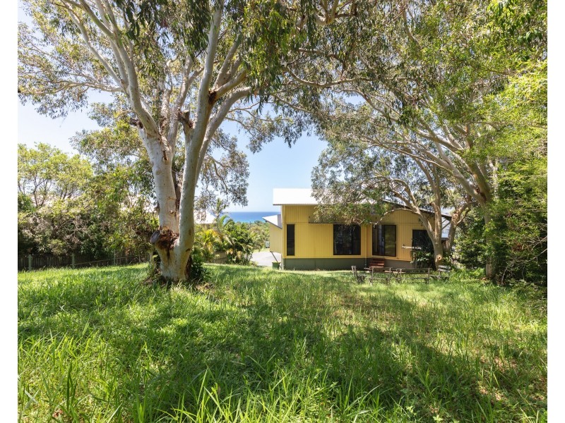 6 Roseby Court, Point Lookout QLD 4183