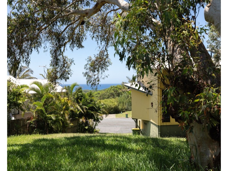 6 Roseby Court, Point Lookout QLD 4183