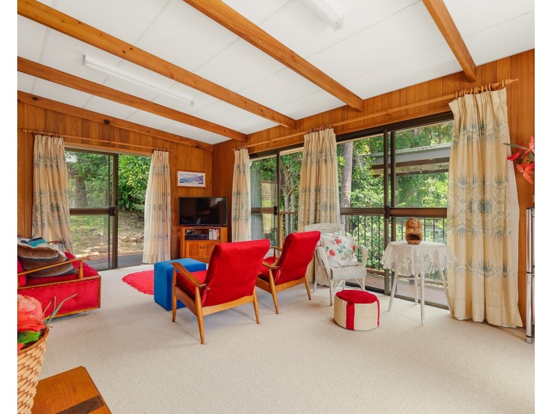 14 Bigoon Road, Point Lookout QLD 4183