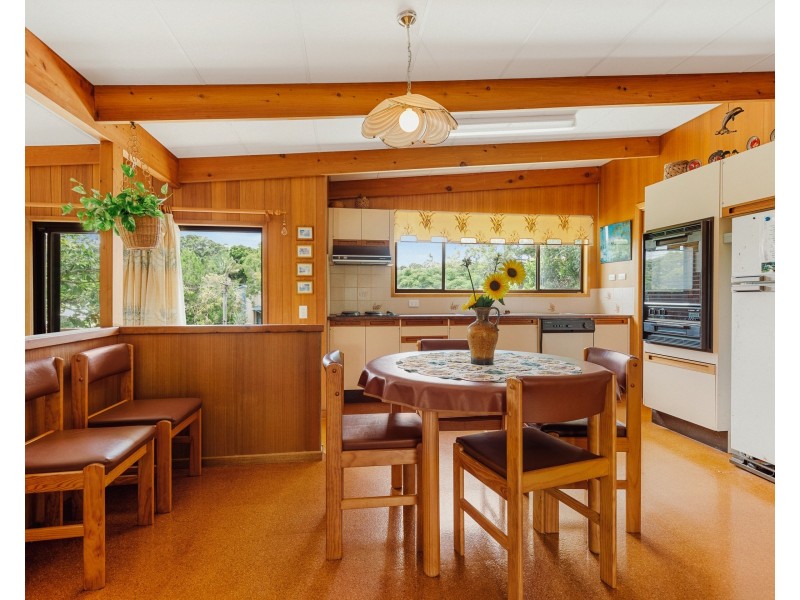 14 Bigoon Road, Point Lookout QLD 4183