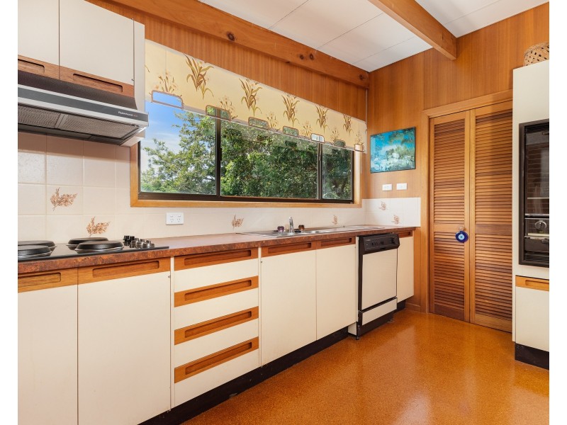 14 Bigoon Road, Point Lookout QLD 4183