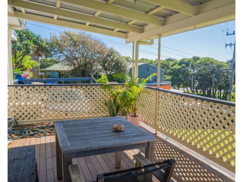 1 Galeen Street, Point Lookout QLD 4183