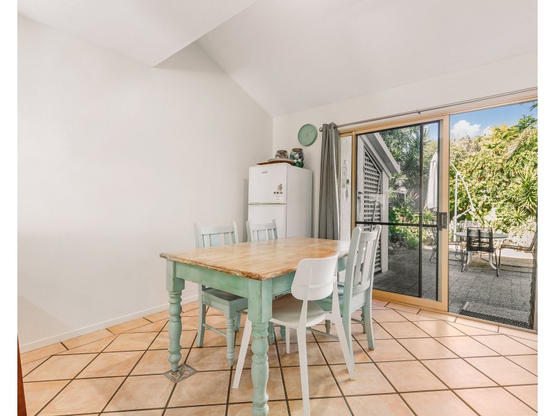 2/21-25 Cumming Parade, Point Lookout QLD 4183