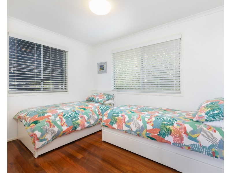 19 Cumming Parade, Point Lookout QLD 4183