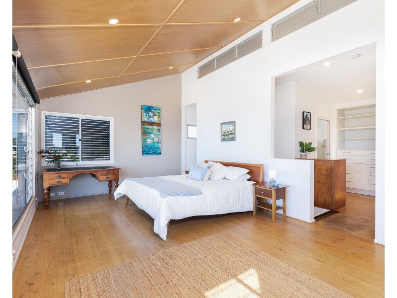 19 Cumming Parade, Point Lookout QLD 4183