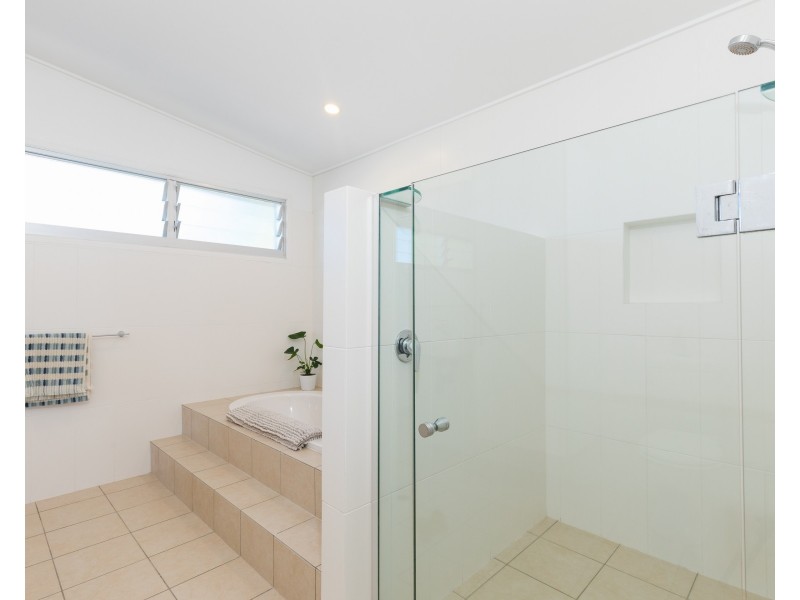 19 Cumming Parade, Point Lookout QLD 4183