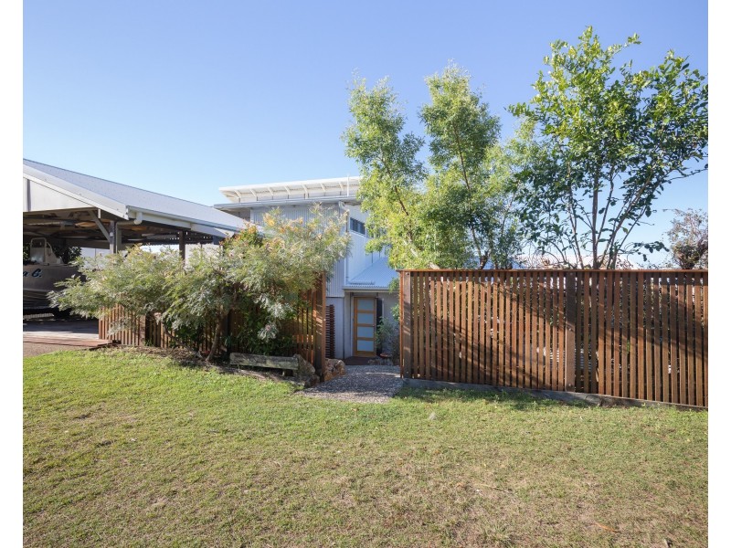 19 Cumming Parade, Point Lookout QLD 4183