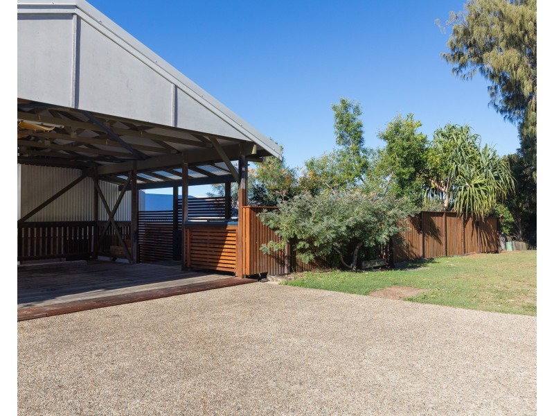 19 Cumming Parade, Point Lookout QLD 4183