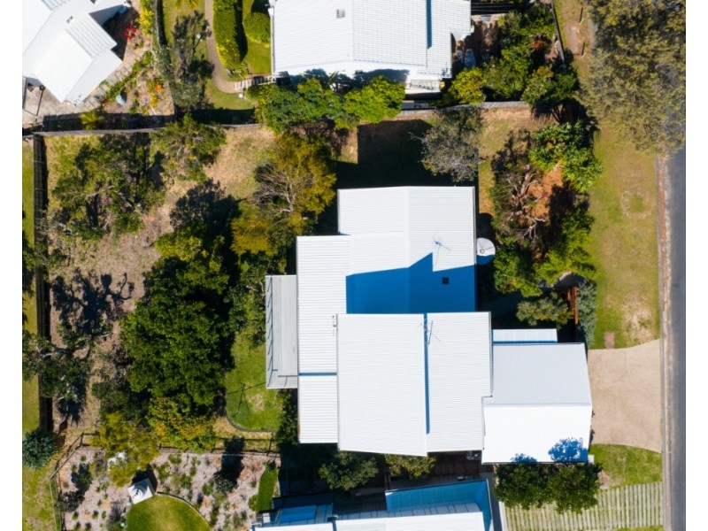 19 Cumming Parade, Point Lookout QLD 4183