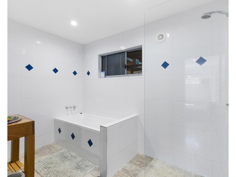10A Illawong Crescent, Dunwich QLD 4183