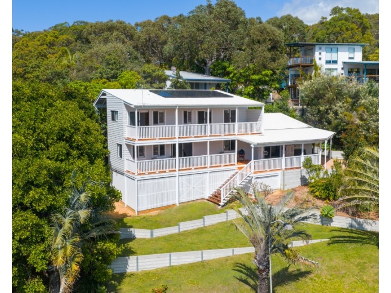44 Cumming Parade, Point Lookout QLD 4183