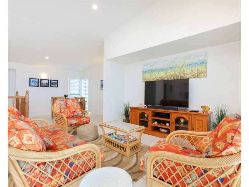 25 Mooloomba Road, Point Lookout QLD 4183