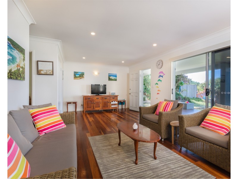 25 Mooloomba Road, Point Lookout QLD 4183
