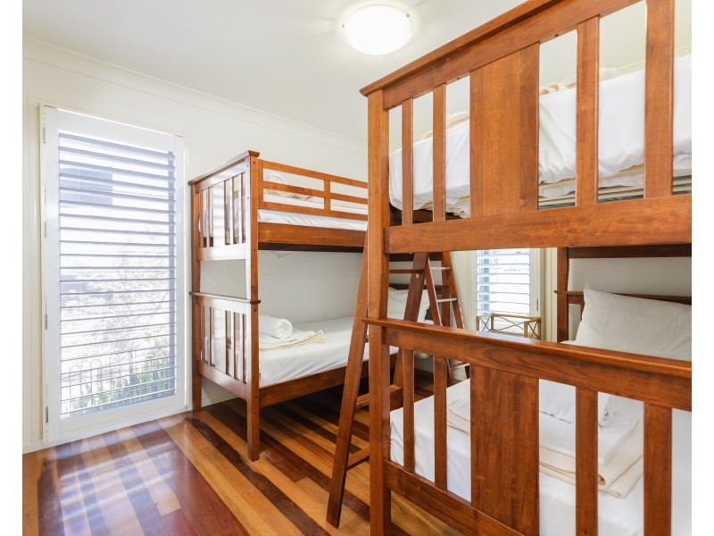 25 Mooloomba Road, Point Lookout QLD 4183