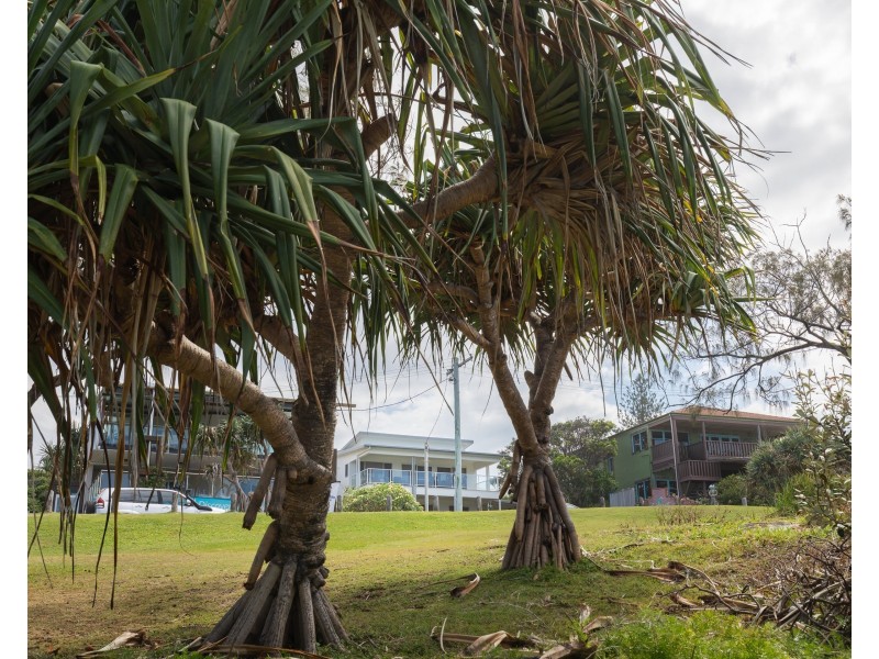 25 Mooloomba Road, Point Lookout QLD 4183