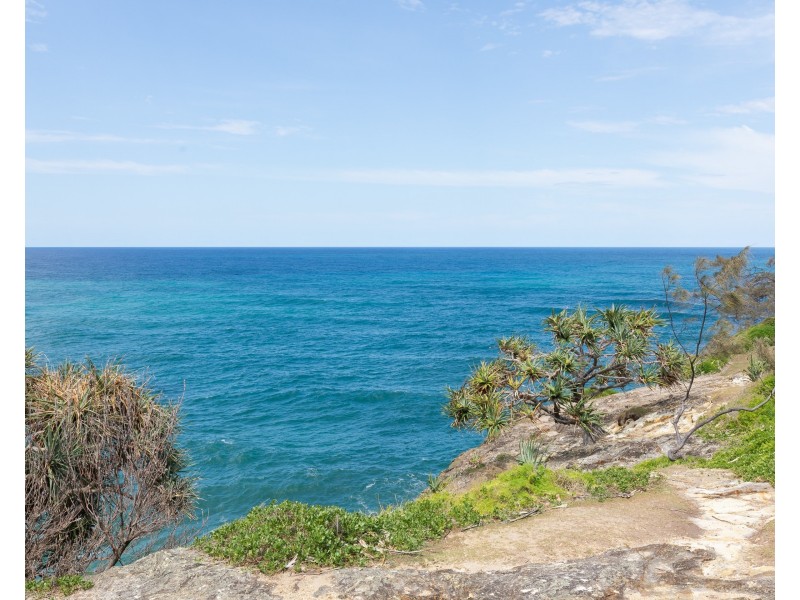 25 Mooloomba Road, Point Lookout QLD 4183