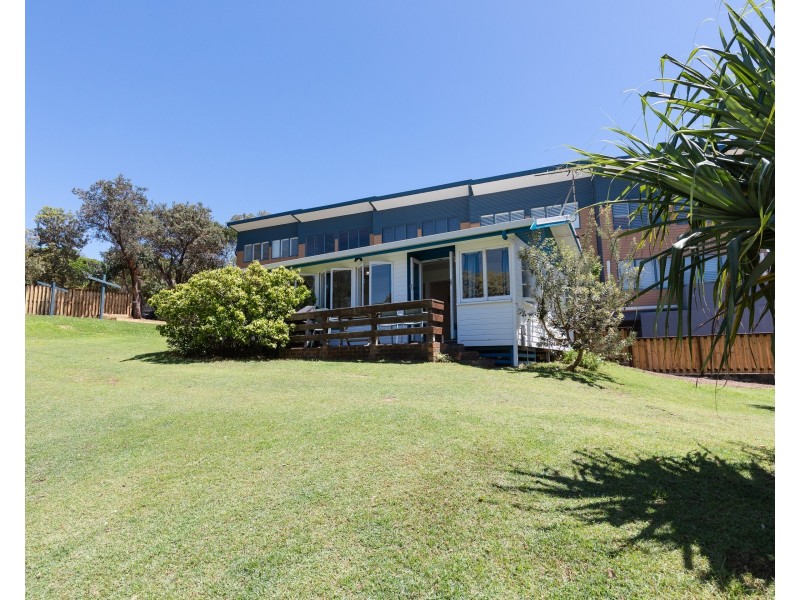 13 Mooloomba Road, Point Lookout QLD 4183