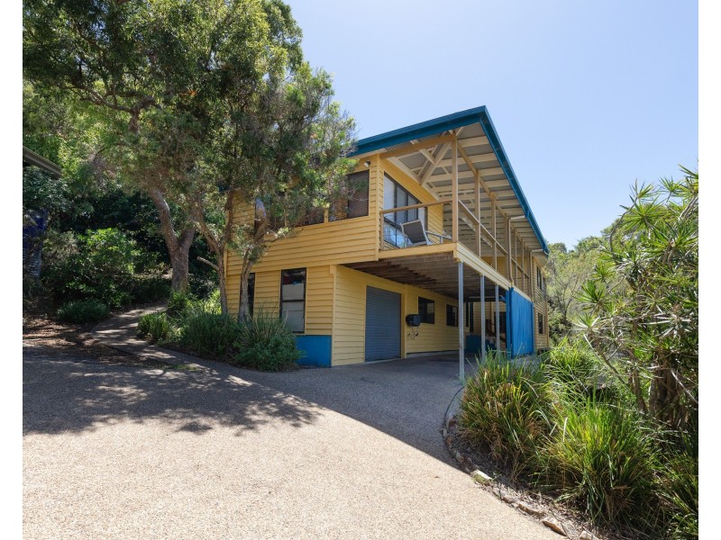 2/5 Baker Crt, Point Lookout QLD 4183