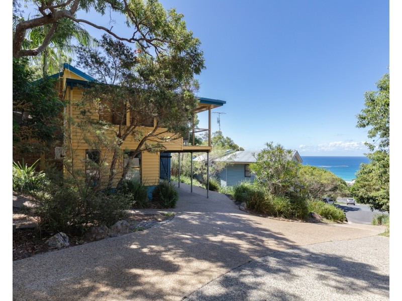 2/5 Baker Crt, Point Lookout QLD 4183