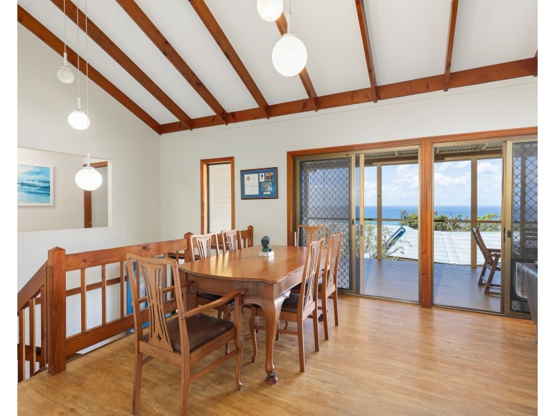 2/5 Baker Crt, Point Lookout QLD 4183