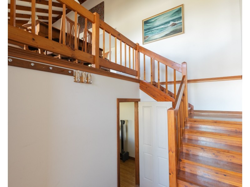 2/5 Baker Crt, Point Lookout QLD 4183