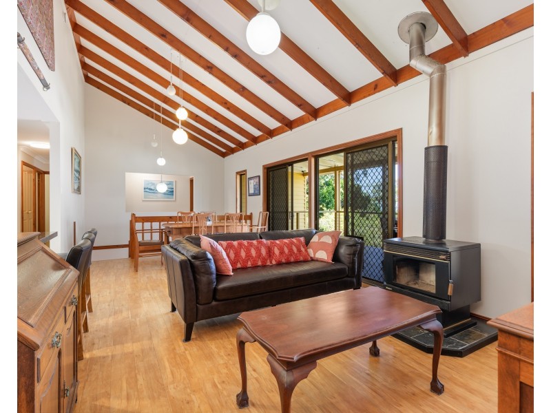 2/5 Baker Crt, Point Lookout QLD 4183