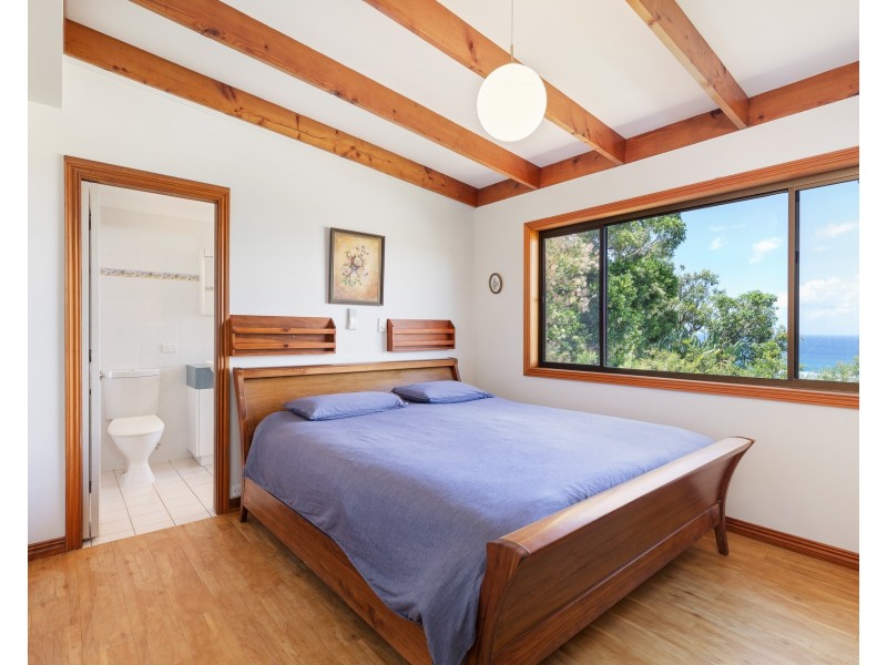 2/5 Baker Crt, Point Lookout QLD 4183