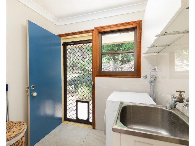 2/5 Baker Crt, Point Lookout QLD 4183