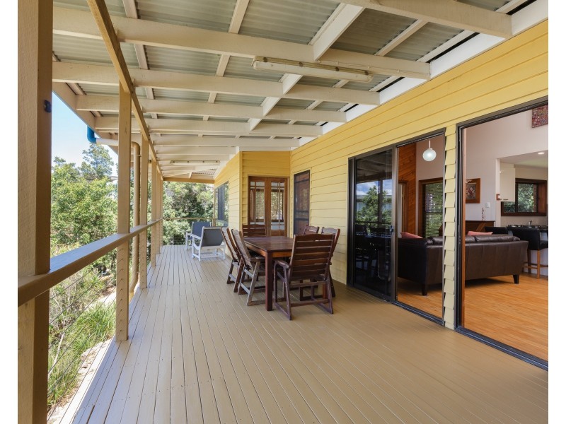 2/5 Baker Crt, Point Lookout QLD 4183