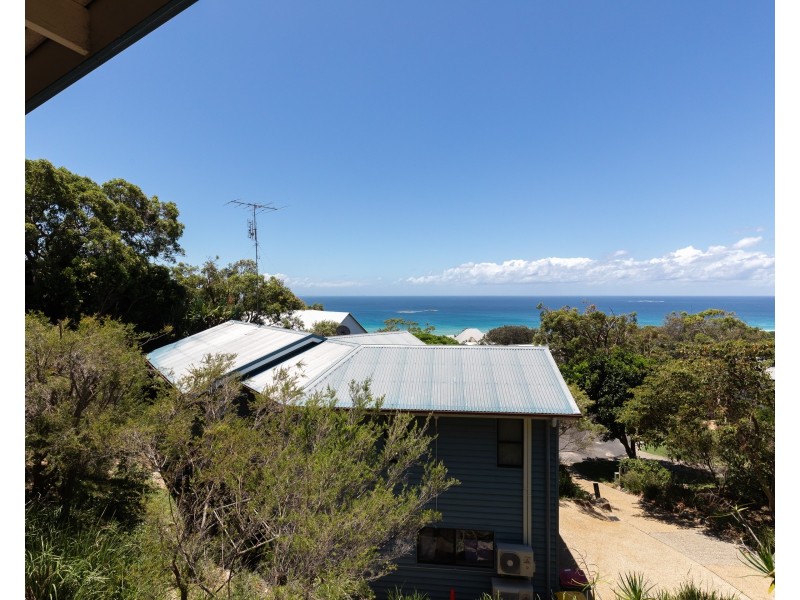 2/5 Baker Crt, Point Lookout QLD 4183
