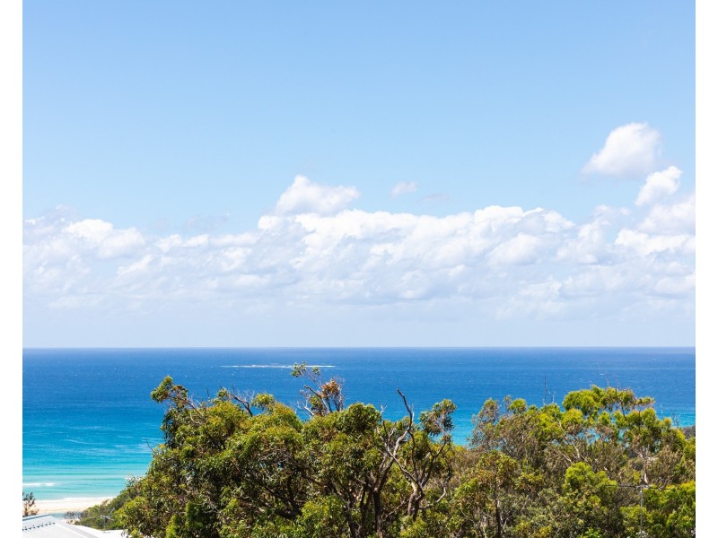 2/5 Baker Crt, Point Lookout QLD 4183