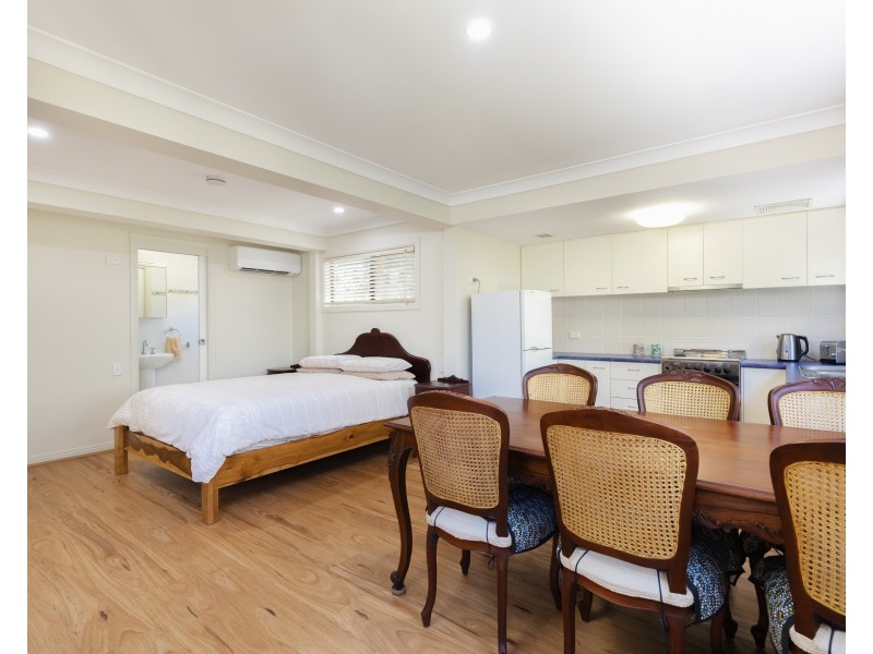 2/5 Baker Crt, Point Lookout QLD 4183