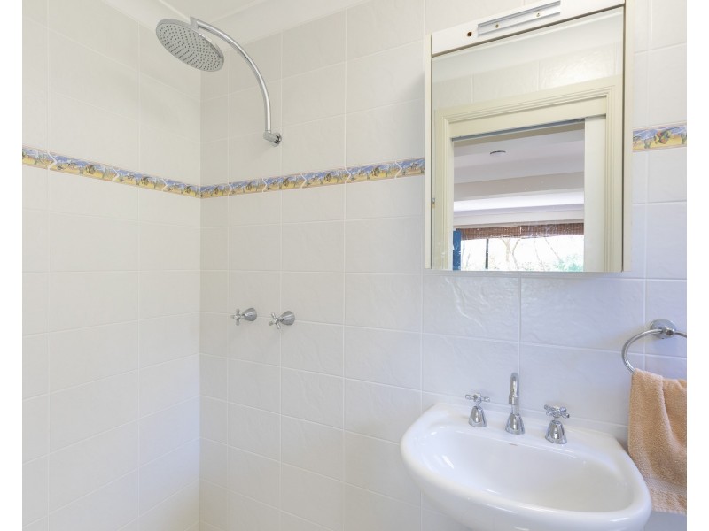2/5 Baker Crt, Point Lookout QLD 4183