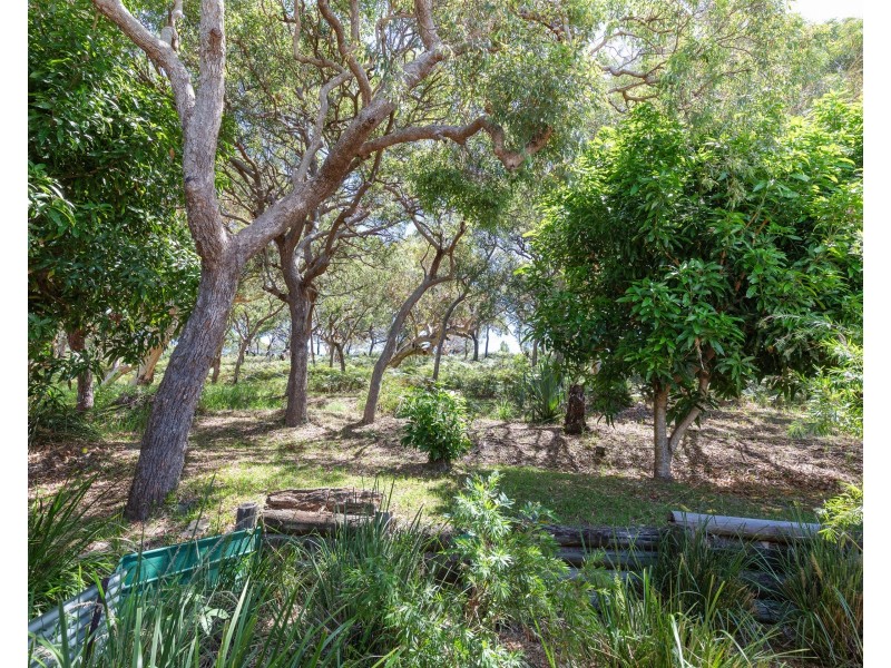 2/5 Baker Crt, Point Lookout QLD 4183