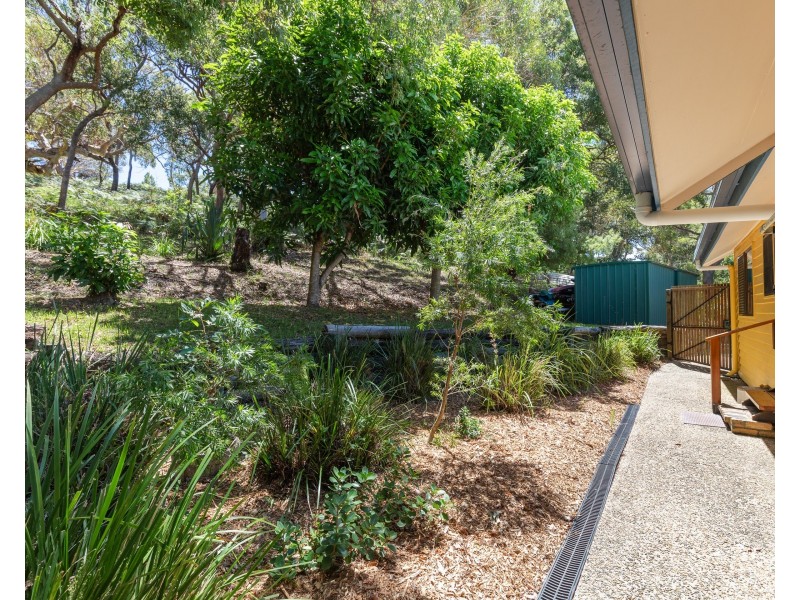 2/5 Baker Crt, Point Lookout QLD 4183