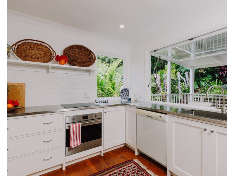 137 Dickson Way, Point Lookout QLD 4183