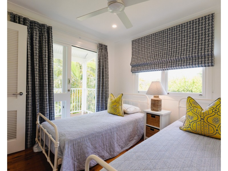 137 Dickson Way, Point Lookout QLD 4183