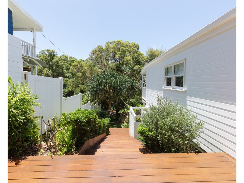 137 Dickson Way, Point Lookout QLD 4183