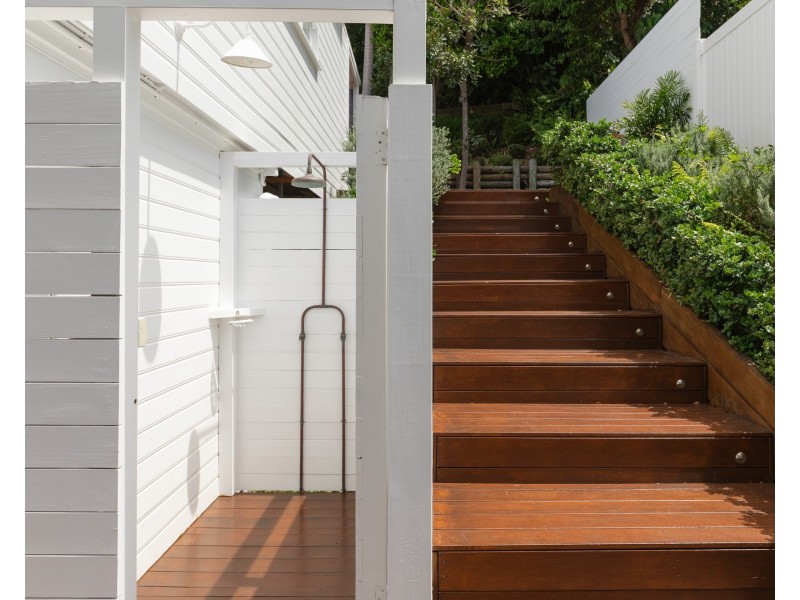 137 Dickson Way, Point Lookout QLD 4183