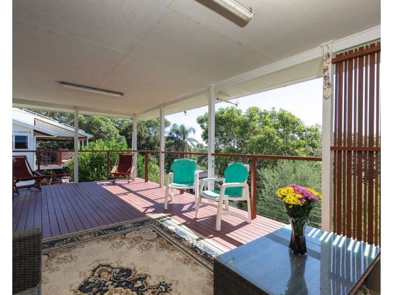 15 Galeen Street, Point Lookout QLD 4183