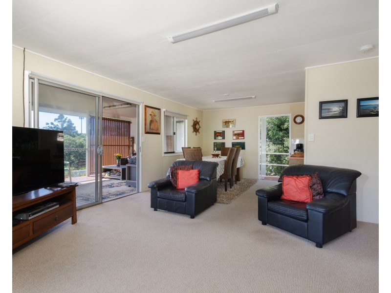 15 Galeen Street, Point Lookout QLD 4183