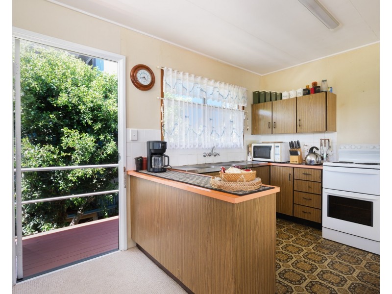 15 Galeen Street, Point Lookout QLD 4183