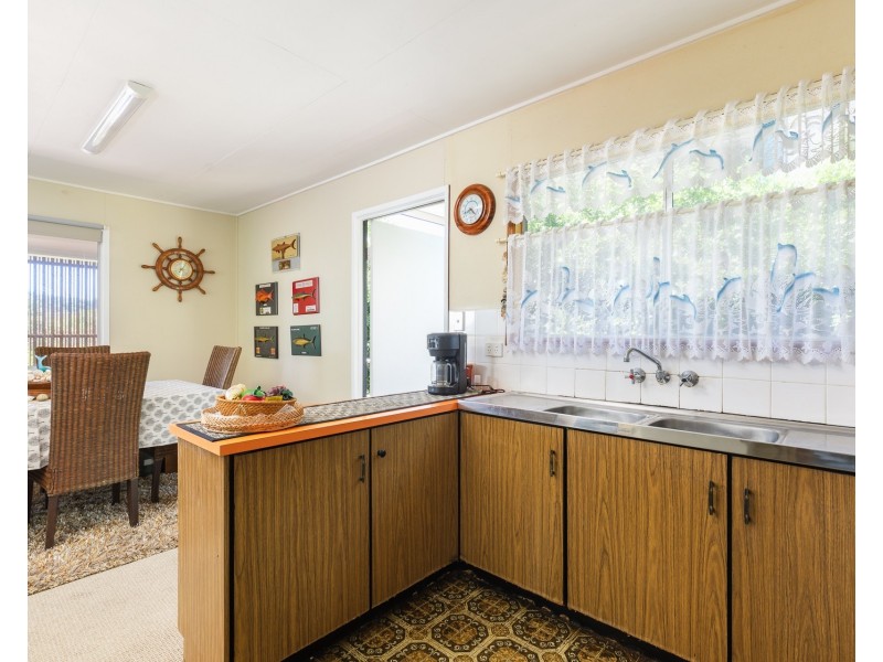 15 Galeen Street, Point Lookout QLD 4183