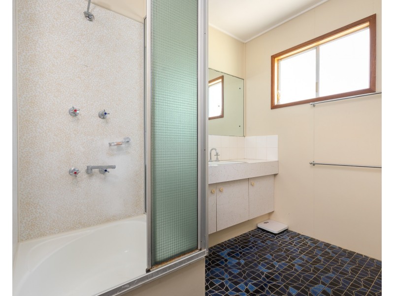 15 Galeen Street, Point Lookout QLD 4183