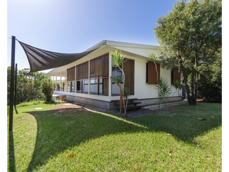 15 Galeen Street, Point Lookout QLD 4183