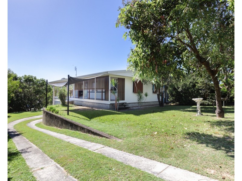 15 Galeen Street, Point Lookout QLD 4183